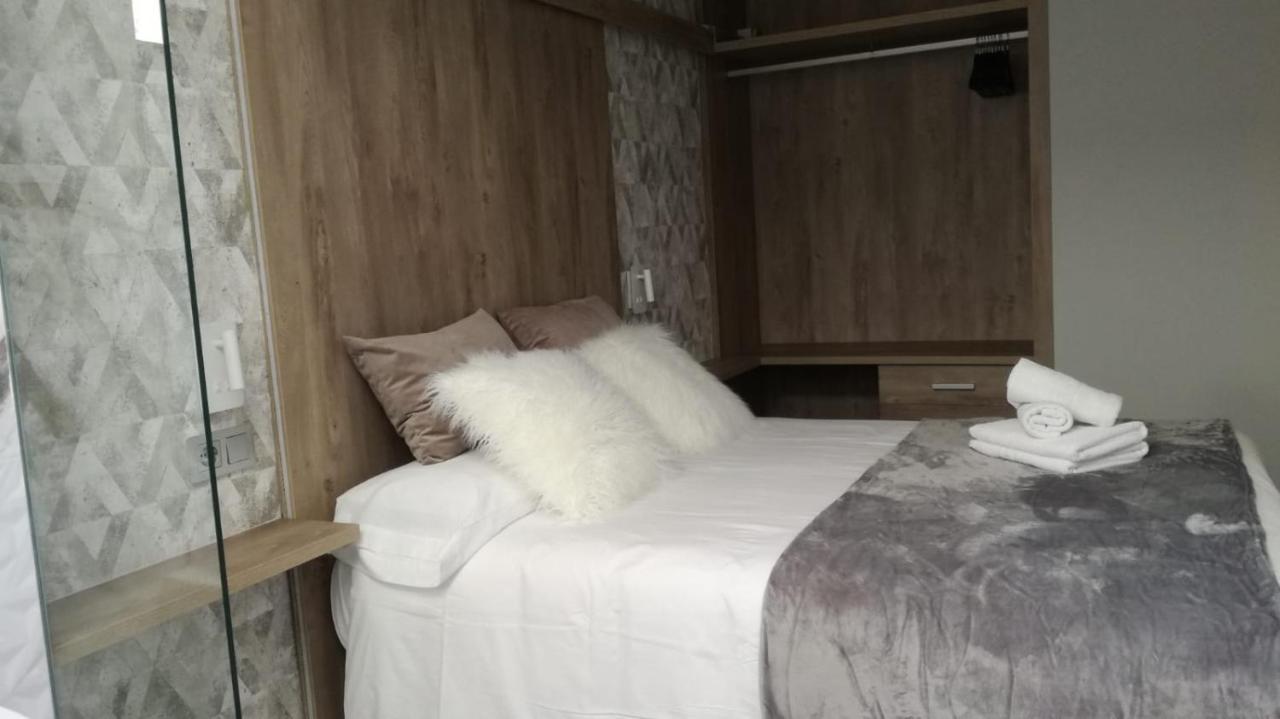 Apartamentos Los Robles 阿尔卡拉德尔胡卡尔 外观 照片