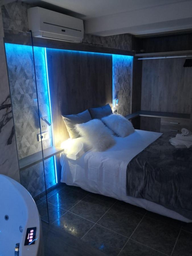 Apartamentos Los Robles 阿尔卡拉德尔胡卡尔 外观 照片