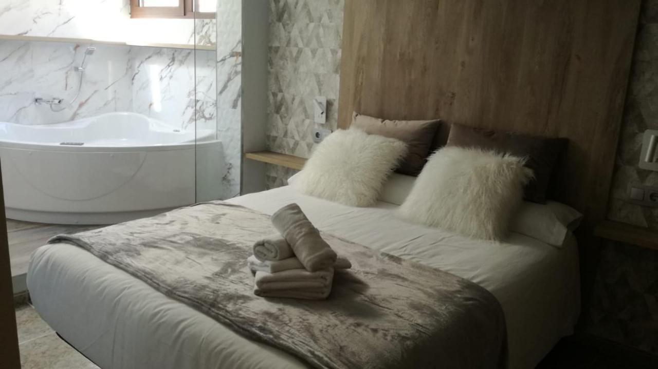 Apartamentos Los Robles 阿尔卡拉德尔胡卡尔 外观 照片