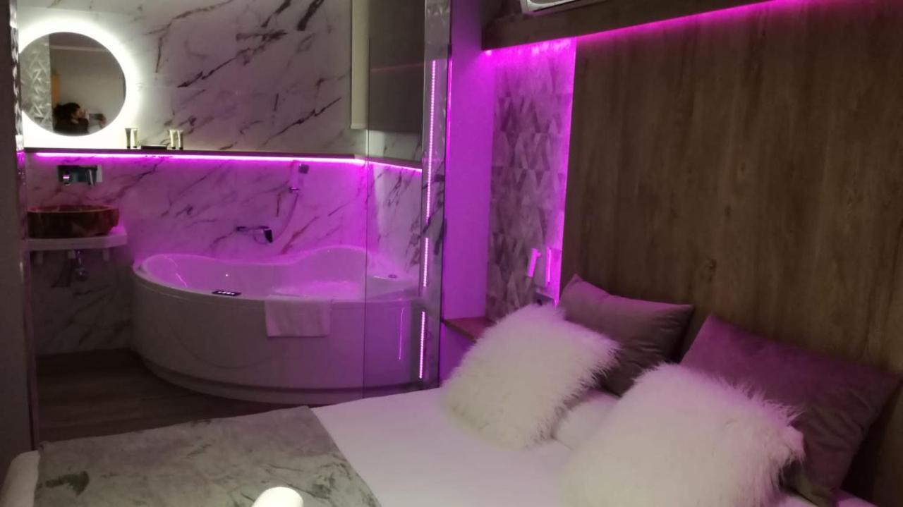 Apartamentos Los Robles 阿尔卡拉德尔胡卡尔 外观 照片